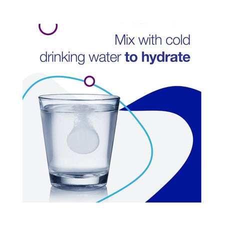 DioraHydrate Electrolyte Tablets – Blackcurrant dissolving in a glass of water