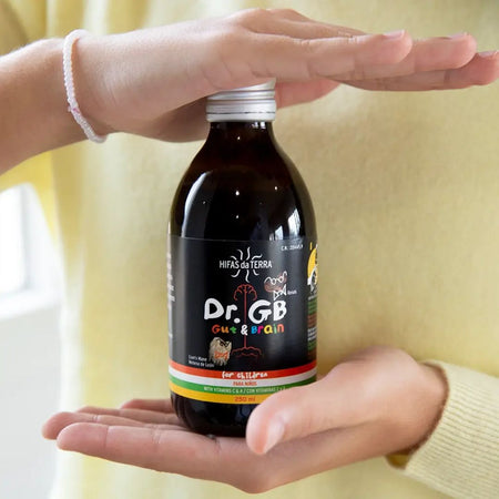 Hifas da Terra Dr. GB (Gut & Brain) 250ml being held in a person's hand