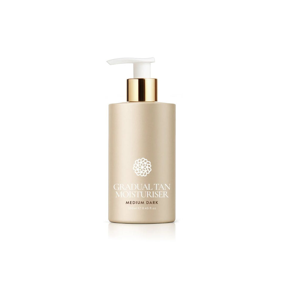 Lisa & Co. Gradual Tan Moisturiser Light/Medium container on a white background