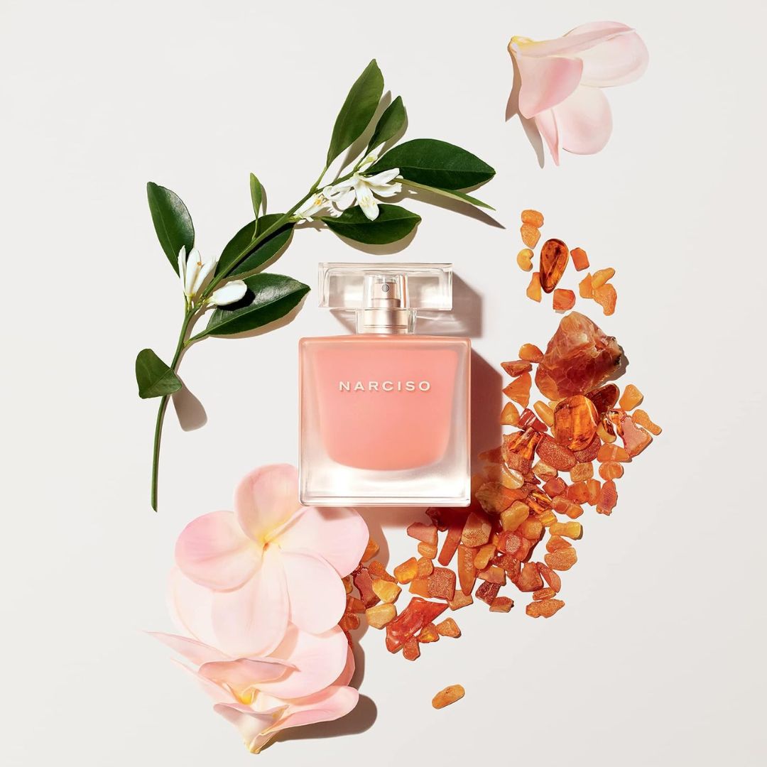 Narciso Rodriguez Eau Néroli Ambrée Eau de Toilette on a white background with ingredients